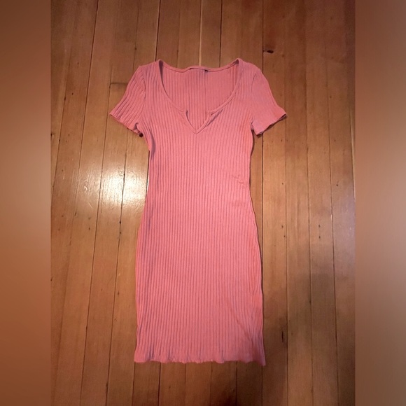 Notch Neck Short Sleeve Pink Mini Dress. Size XS - Picture 2 of 4